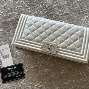 Authentic Chanel Boy Clutch White Pearl With Satin Silver Inside Limited Edition